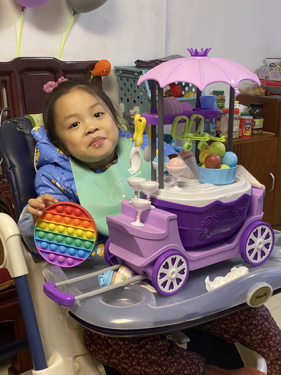 4岁生日前后照片